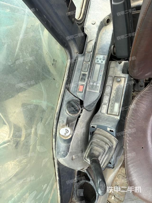 后窗玻璃角标（驾驶室部分）