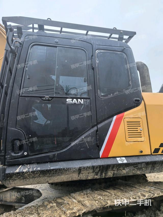 后窗玻璃角标（驾驶室部分）