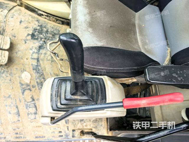 座椅左侧控制台/音响/含左手柄（驾驶室部分）