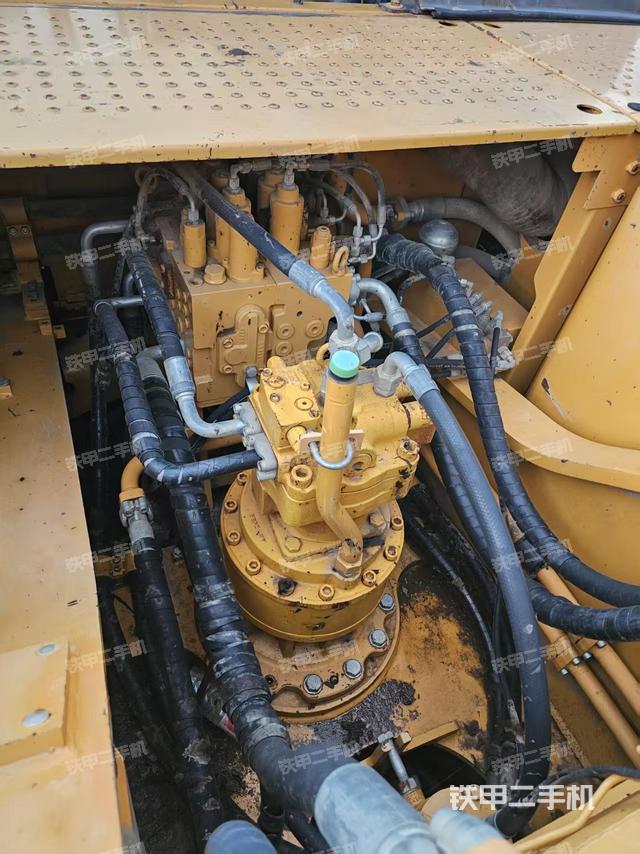 回转马达和主控阀（整机外观）