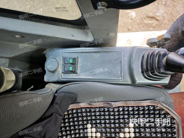座椅右侧控制台/钥匙门/油门/含右手柄（驾驶室部分）