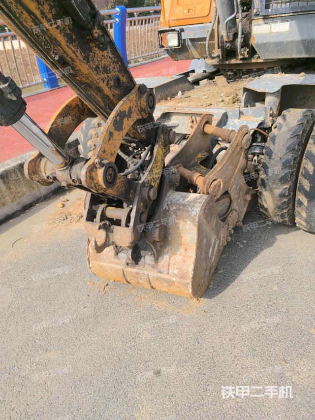 转盘和下车架正前（工作和回转装置）