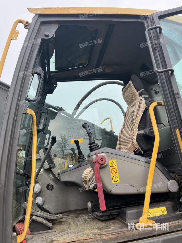 驾驶室整体（整机外观）