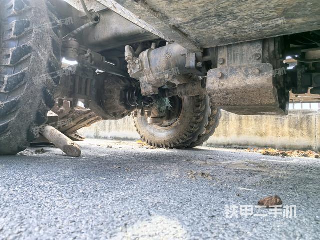 左后方玻璃角标（驾驶室部分）