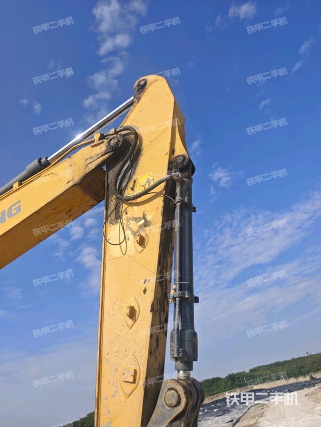 小臂整体左后（工作和回转装置）