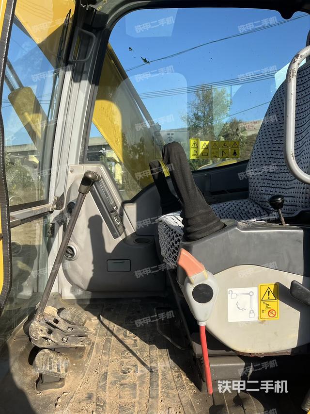 驾驶室顶部（整机外观）