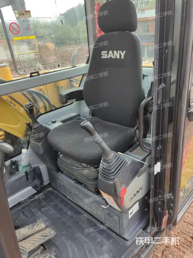 驾驶室整体（整机外观）