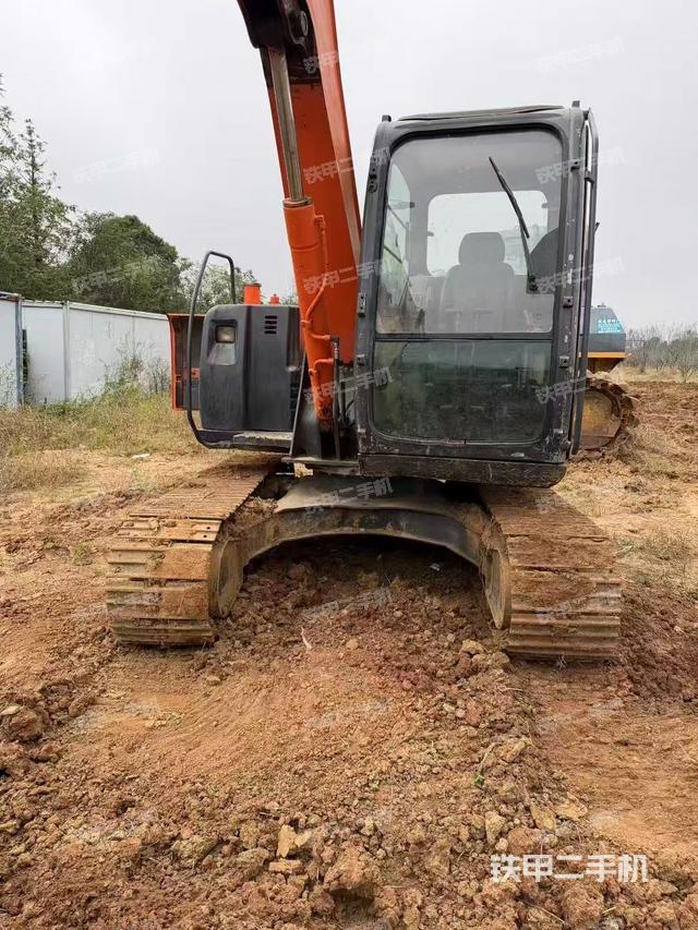驾驶室顶部（整机外观）