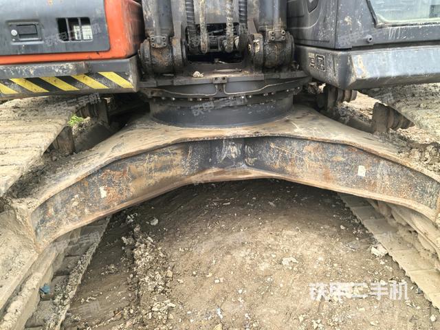 转盘和下车架正前（工作和回转装置）