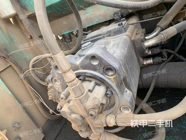 液压泵舱室正面整体（整机外观）