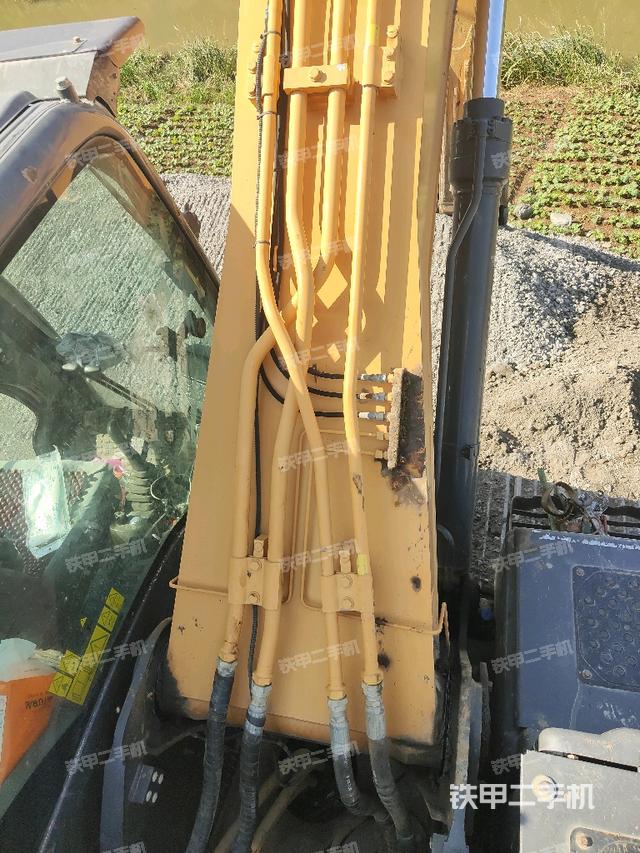 大臂背部俯视（工作和回转装置）