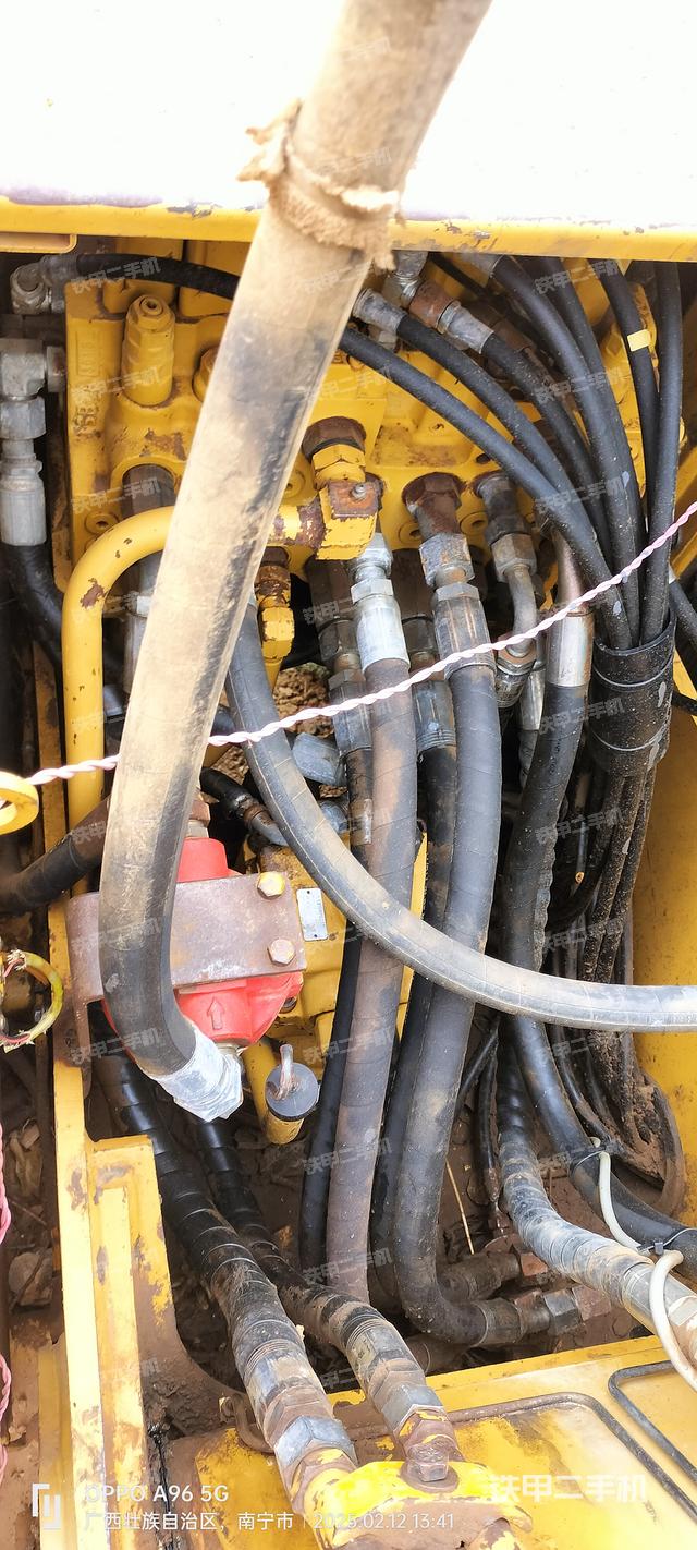 回转马达和主控阀（整机外观）