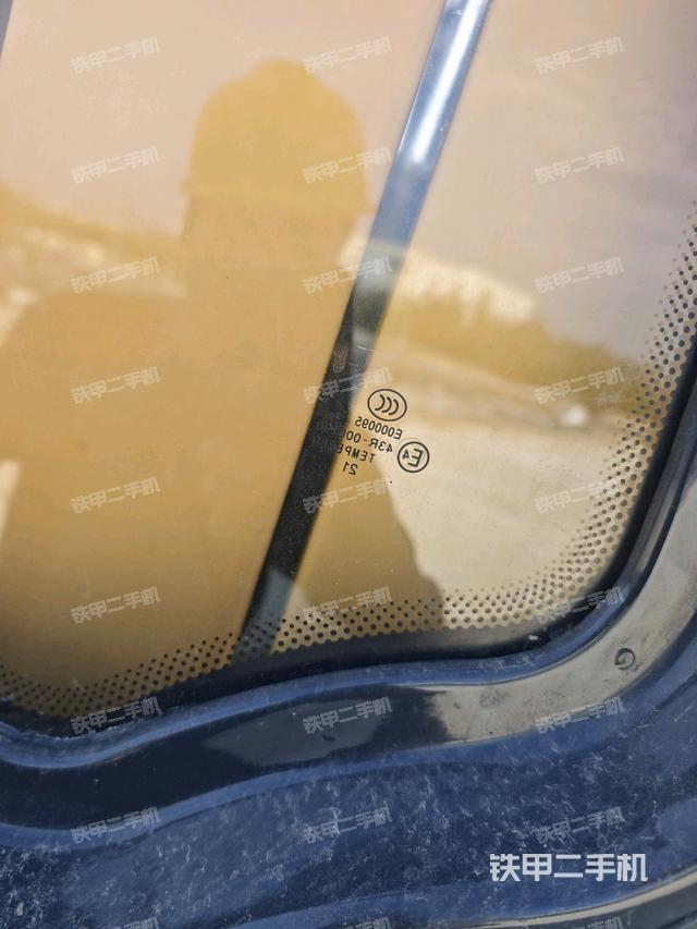 后窗玻璃角标（驾驶室部分）