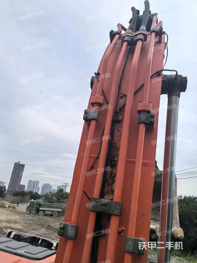 大臂背部俯视（工作和回转装置）