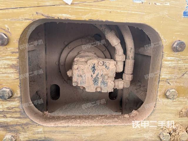 后輪左側(cè)全景（壓路機(jī)前后車架）