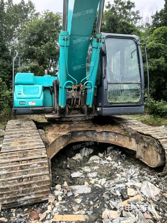 转盘和下车架正前（工作和回转装置）