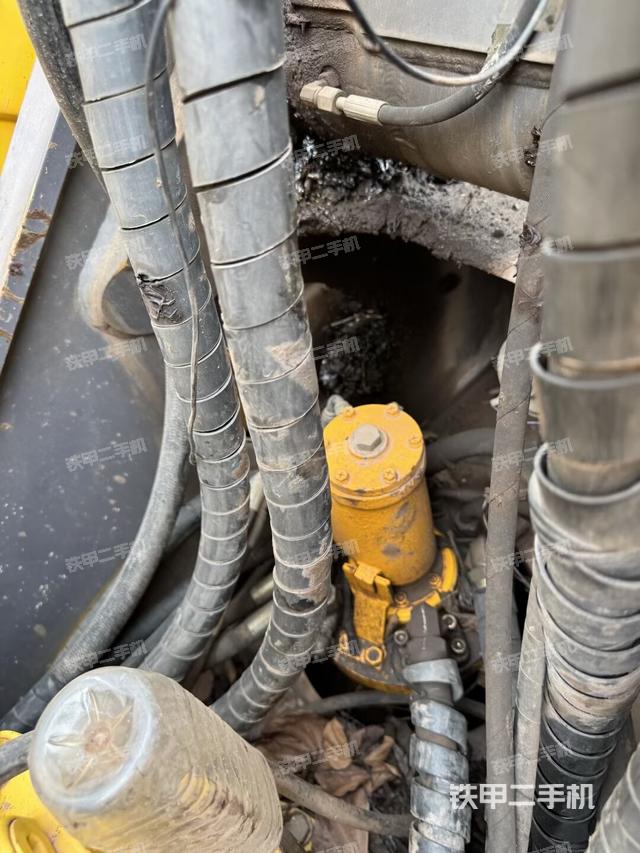 中央回转接头特写（上车部件）