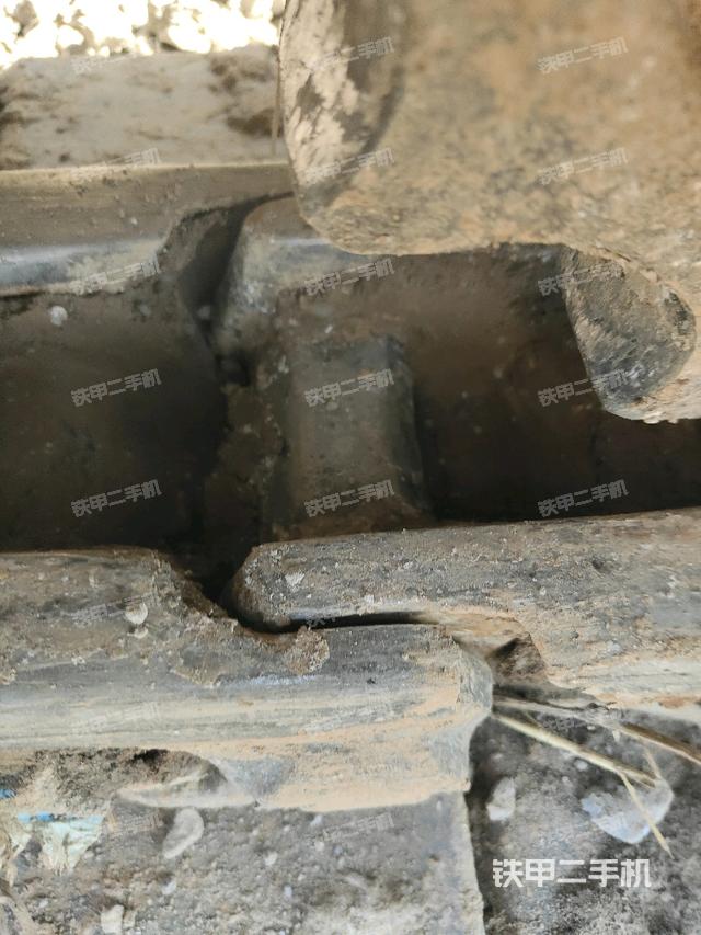 右驱动轮（行走机构）