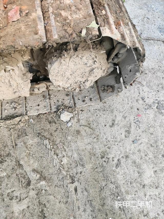 右侧行走马达盖板（行走机构）