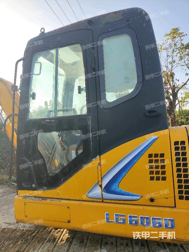  驾驶室正侧（驾驶室部分）