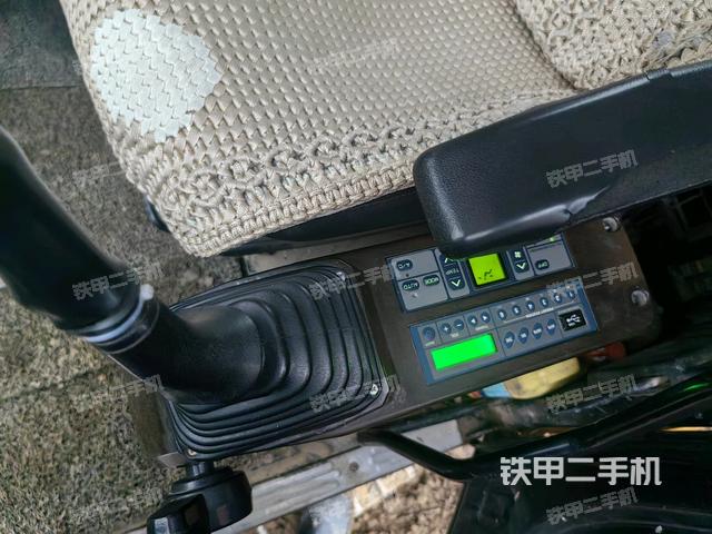 座椅右侧控制台/钥匙门/油门/含右手柄（驾驶室部分）