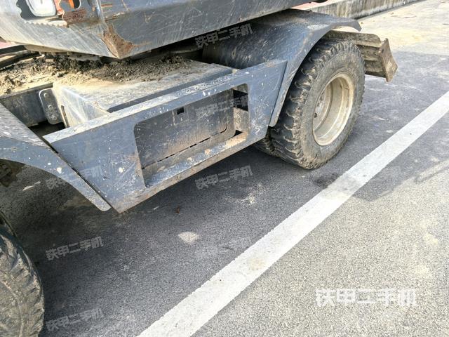 右驱动轮（行走机构）