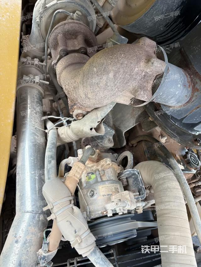 散熱器全景（壓路機(jī)發(fā)動(dòng)機(jī)艙）