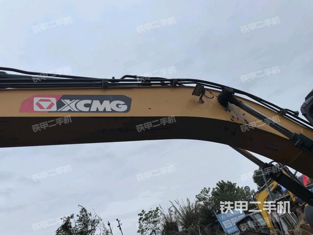 大臂油缸整体 竖拍（工作和回转装置）