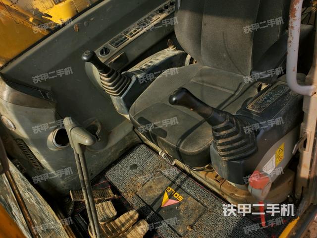 后窗玻璃角标（驾驶室部分）