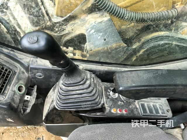 座椅右侧控制台/钥匙门/油门/含右手柄（驾驶室部分）