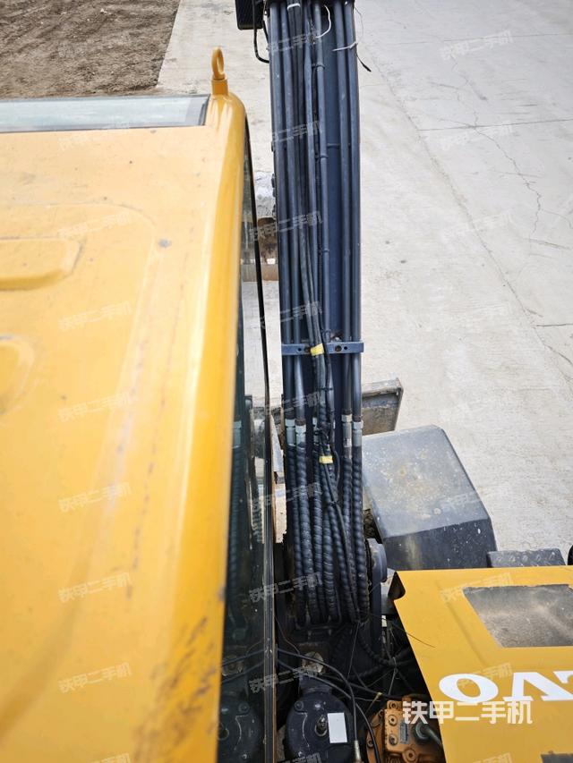 大臂背部俯视（工作和回转装置）