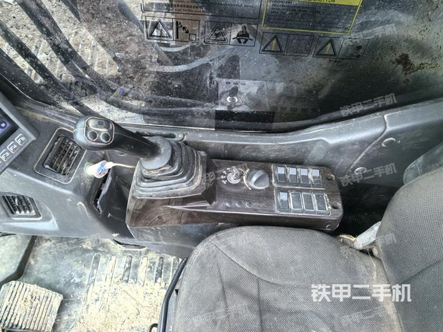 座椅右侧控制台/钥匙门/油门/含右手柄（驾驶室部分）