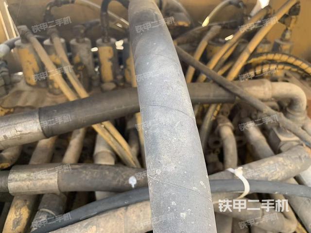 回转马达和主控阀（整机外观）