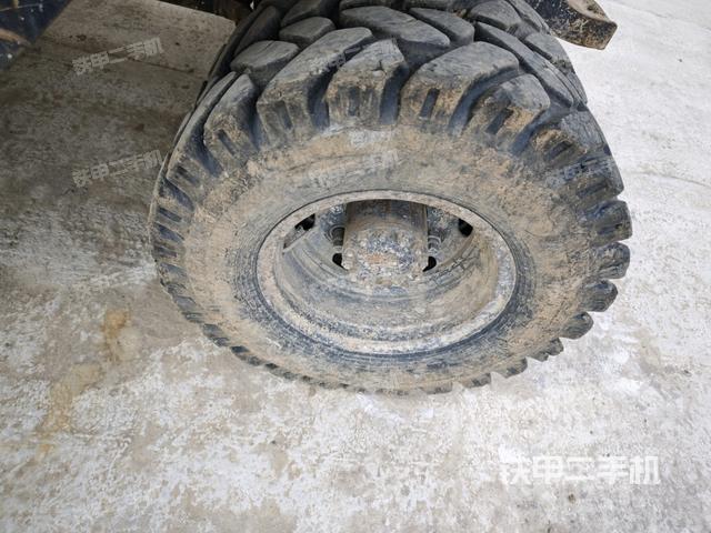 右驱动轮（行走机构）