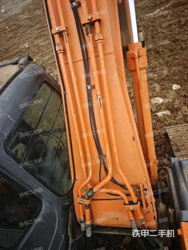 驾驶室顶部（整机外观）