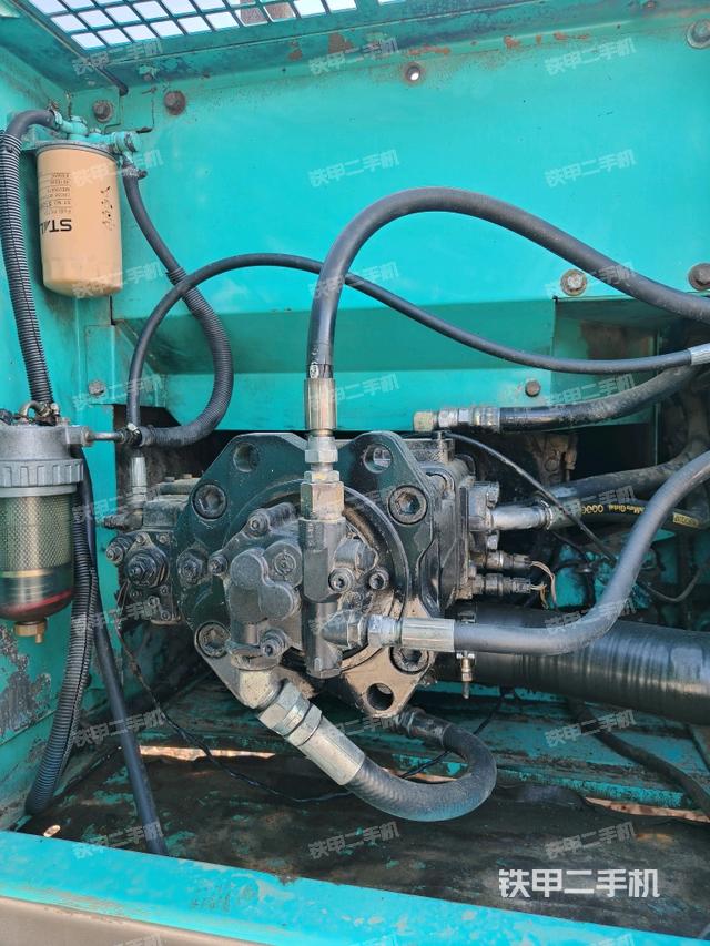 液壓泵艙室正面整體（整機(jī)外觀）