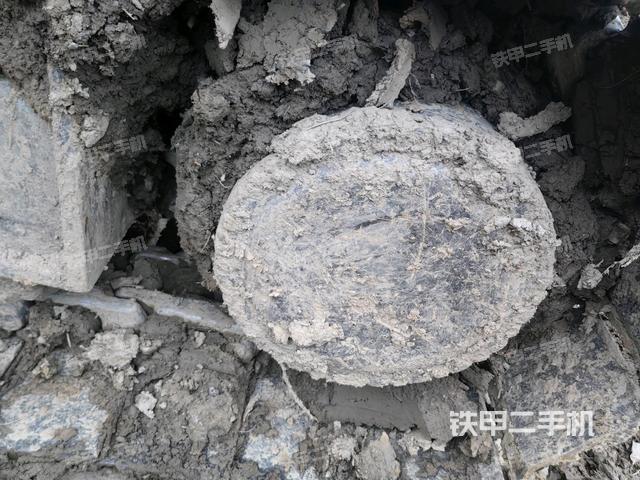 右驱动轮（行走机构）