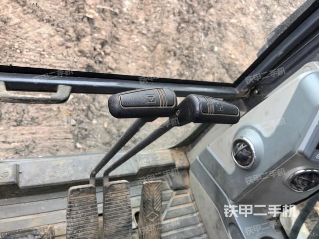 座椅左侧控制台/音响/含左手柄（驾驶室部分）