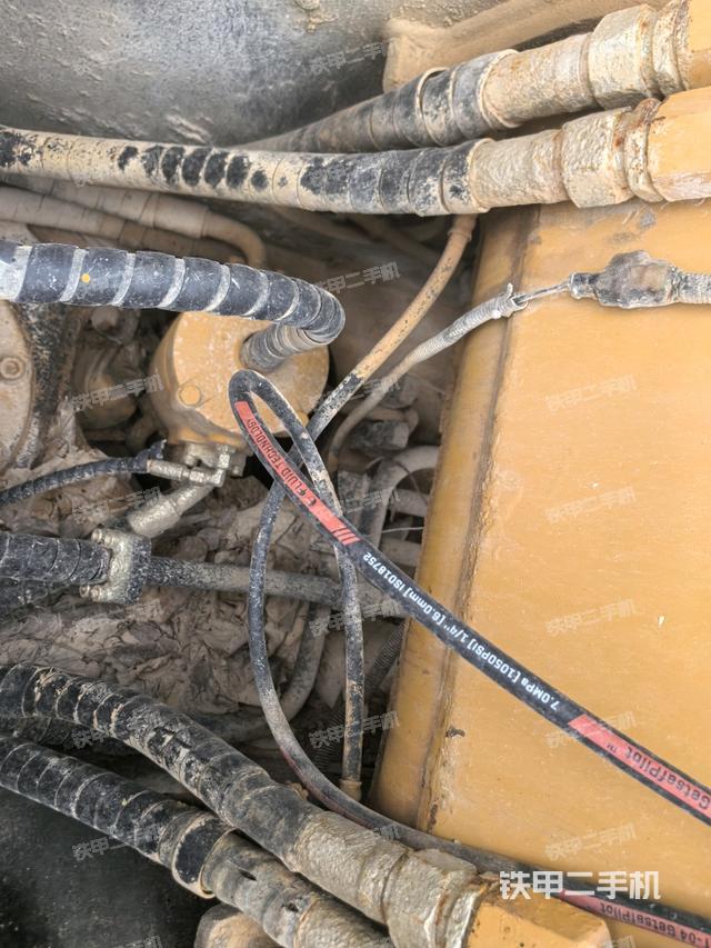 中央回转接头特写（上车部件）