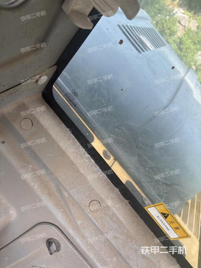 右侧玻璃角标（驾驶室部分）