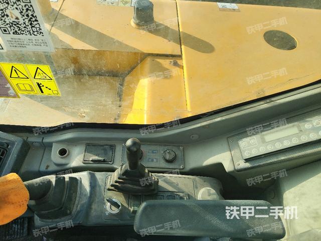 座椅右侧控制台/钥匙门/油门/含右手柄（驾驶室部分）