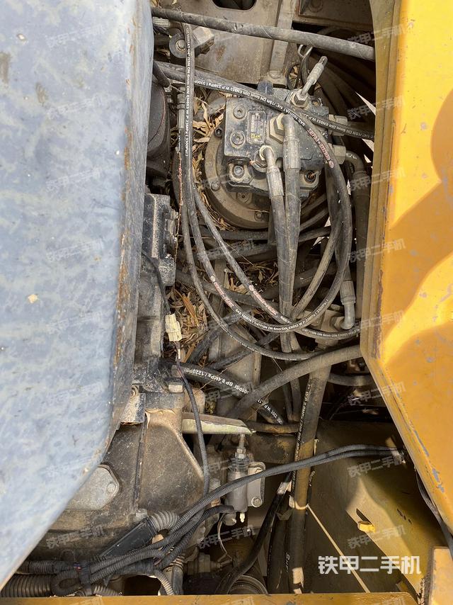 回转马达和主控阀（整机外观）