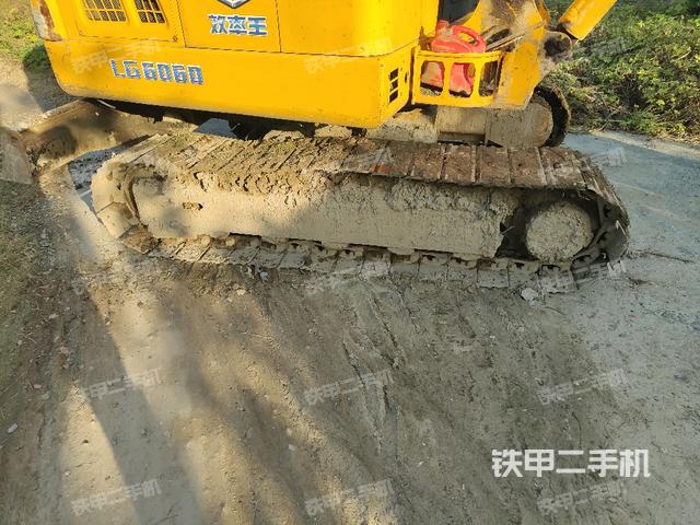 右侧履带整体 （行走机构）