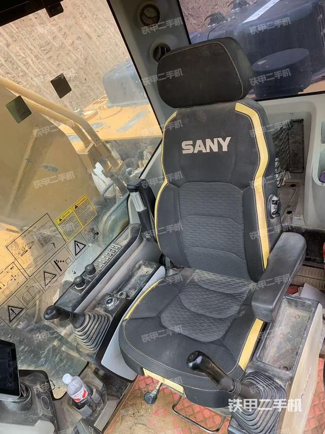 驾驶室整体（整机外观）