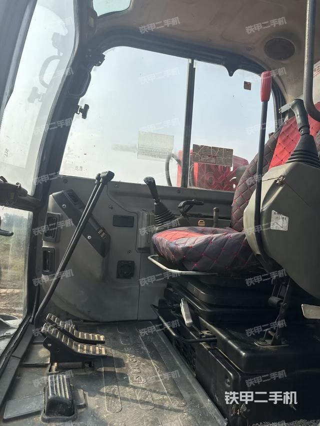 驾驶室顶部（整机外观）