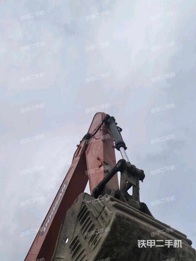 小臂整体右前（工作和回转装置）