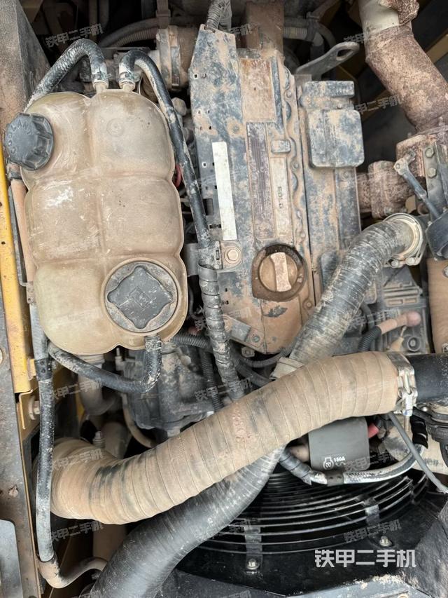 氣門(mén)室蓋螺絲特寫(xiě)（上車(chē)部件）