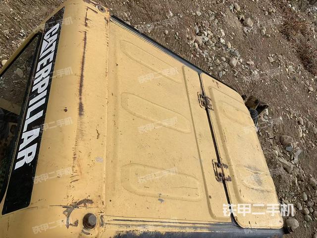 驾驶室顶部（整机外观）