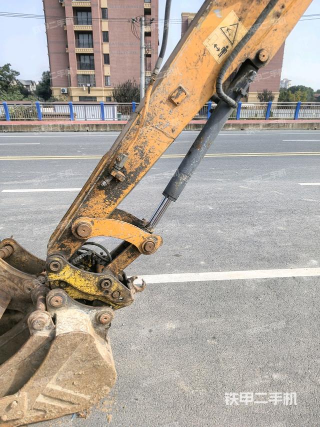 小臂整体右前（工作和回转装置）