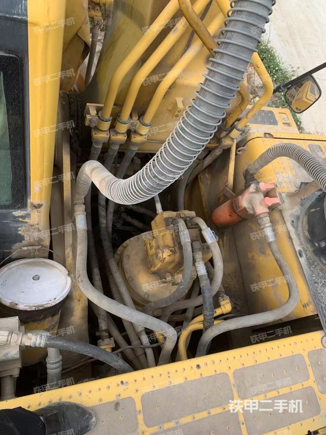 回转马达和主控阀（整机外观）